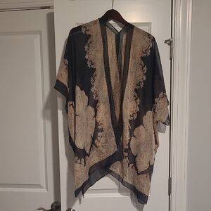 Elegant Black and Tan Kimono